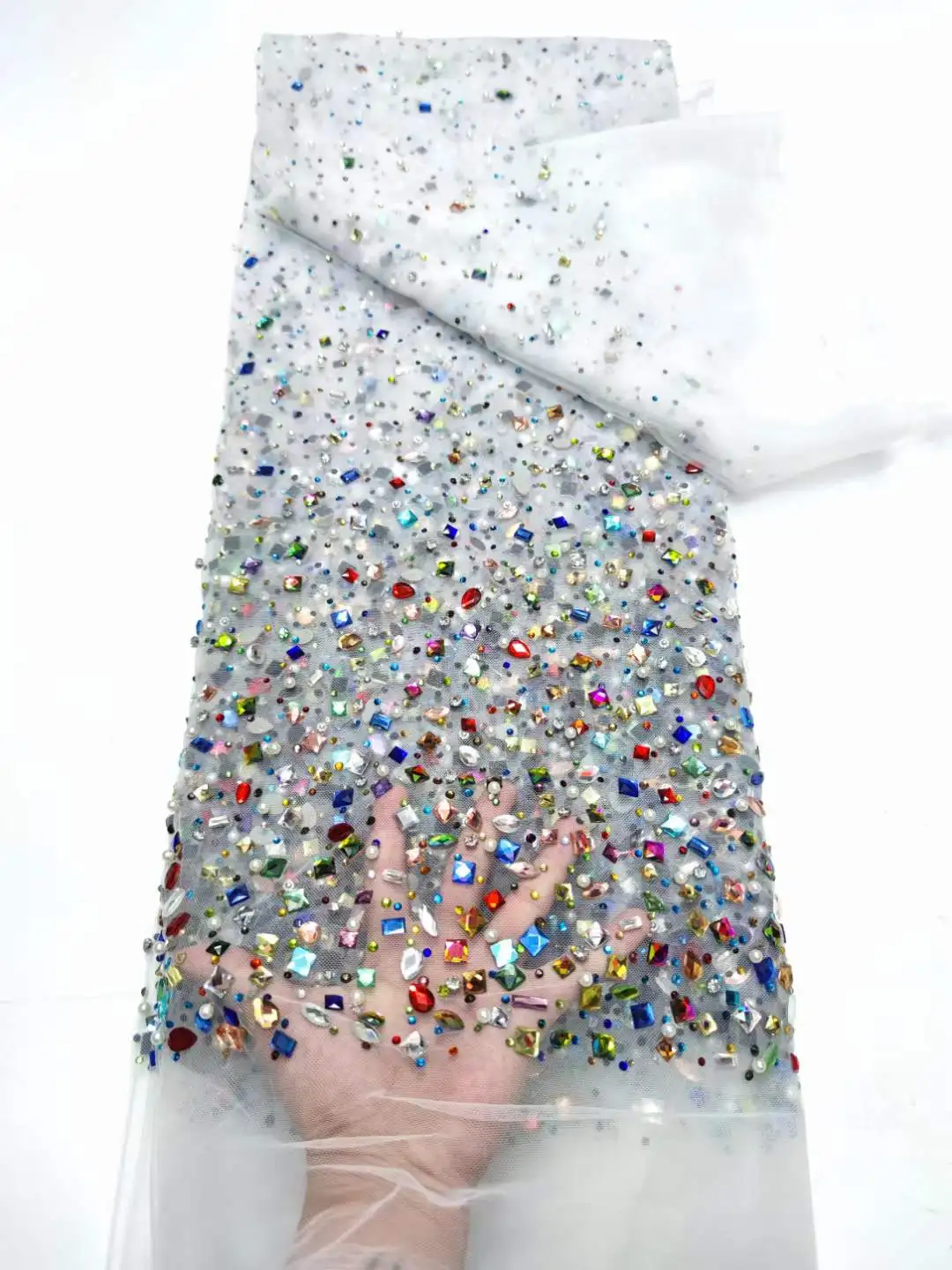 

Африканская кружевная ткань ручной работы из тяжелых камней 2024 Высококачественная французская роскошная кружевная ткань для свадебного платья YY