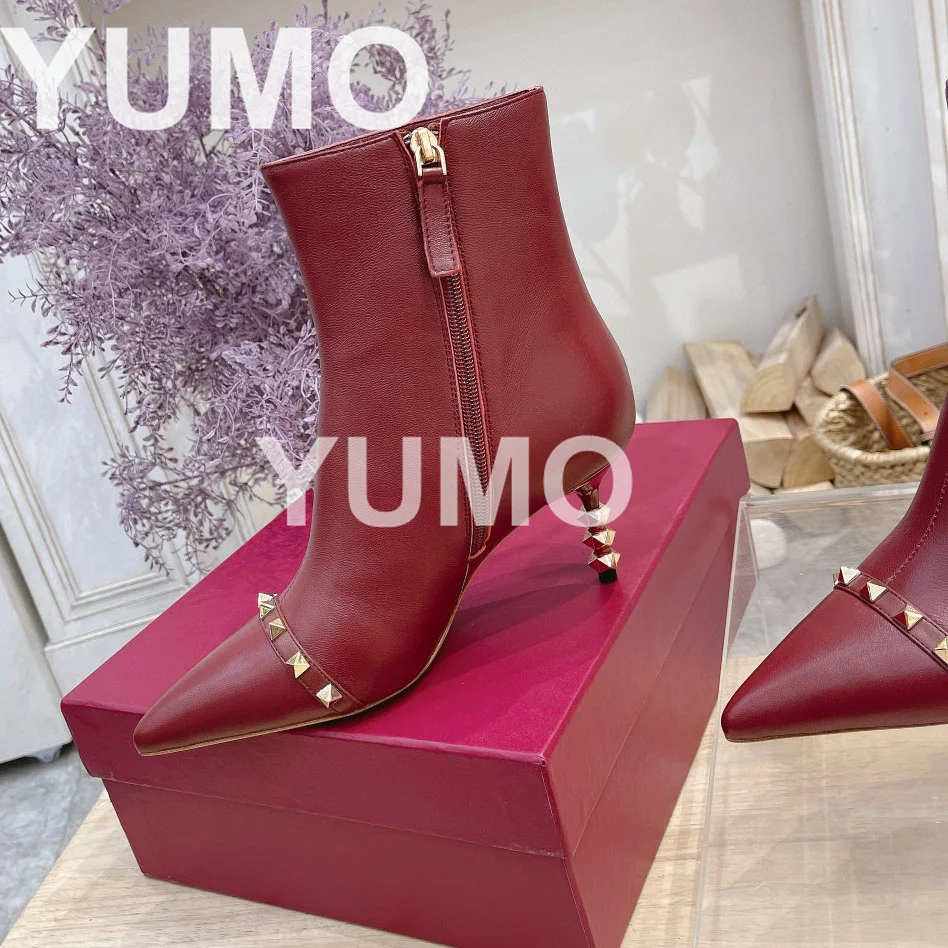 

Autumn Winter Pointy Toe Genuine Leather Side Zip Ankle Boots Rivet Decor Solid Color Shorts Boots Size 41 Middle Heels 2023