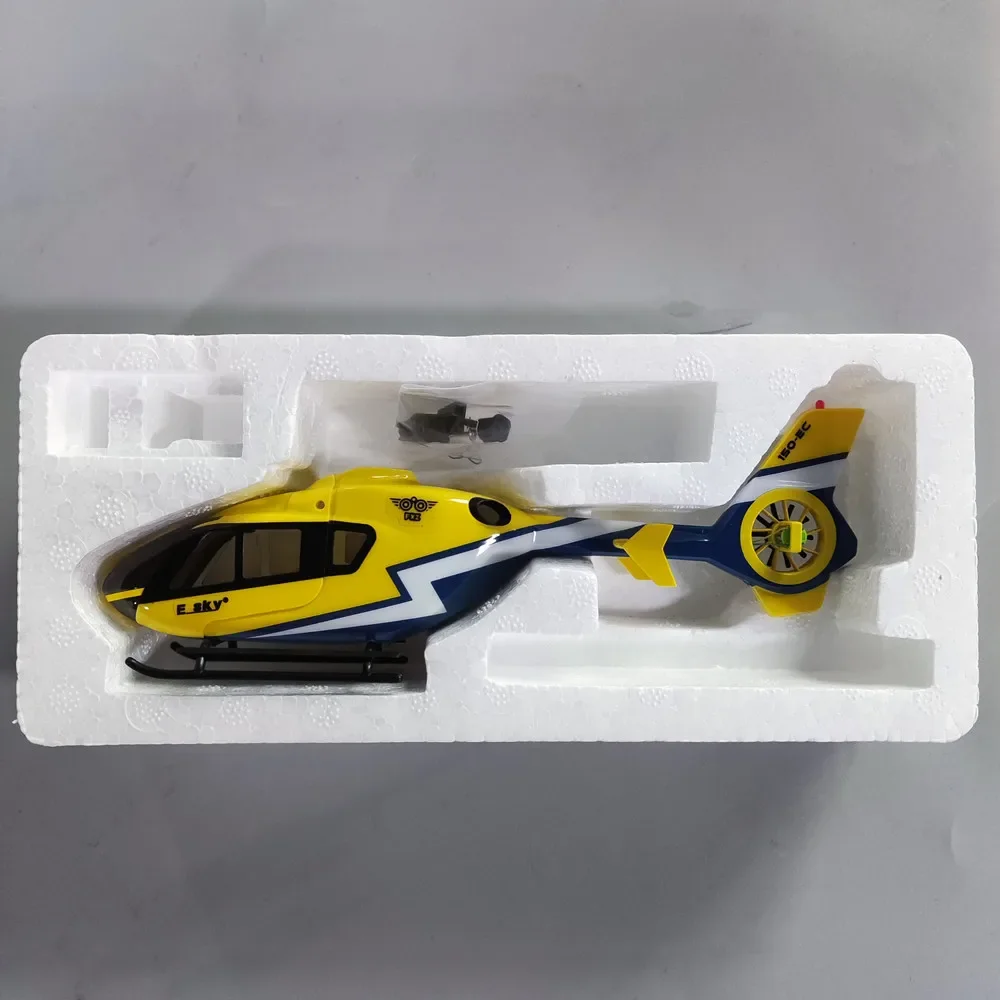 Détail du moteur queue sur la coque fuselage pour hélicoptère RC ESKY 150EC.