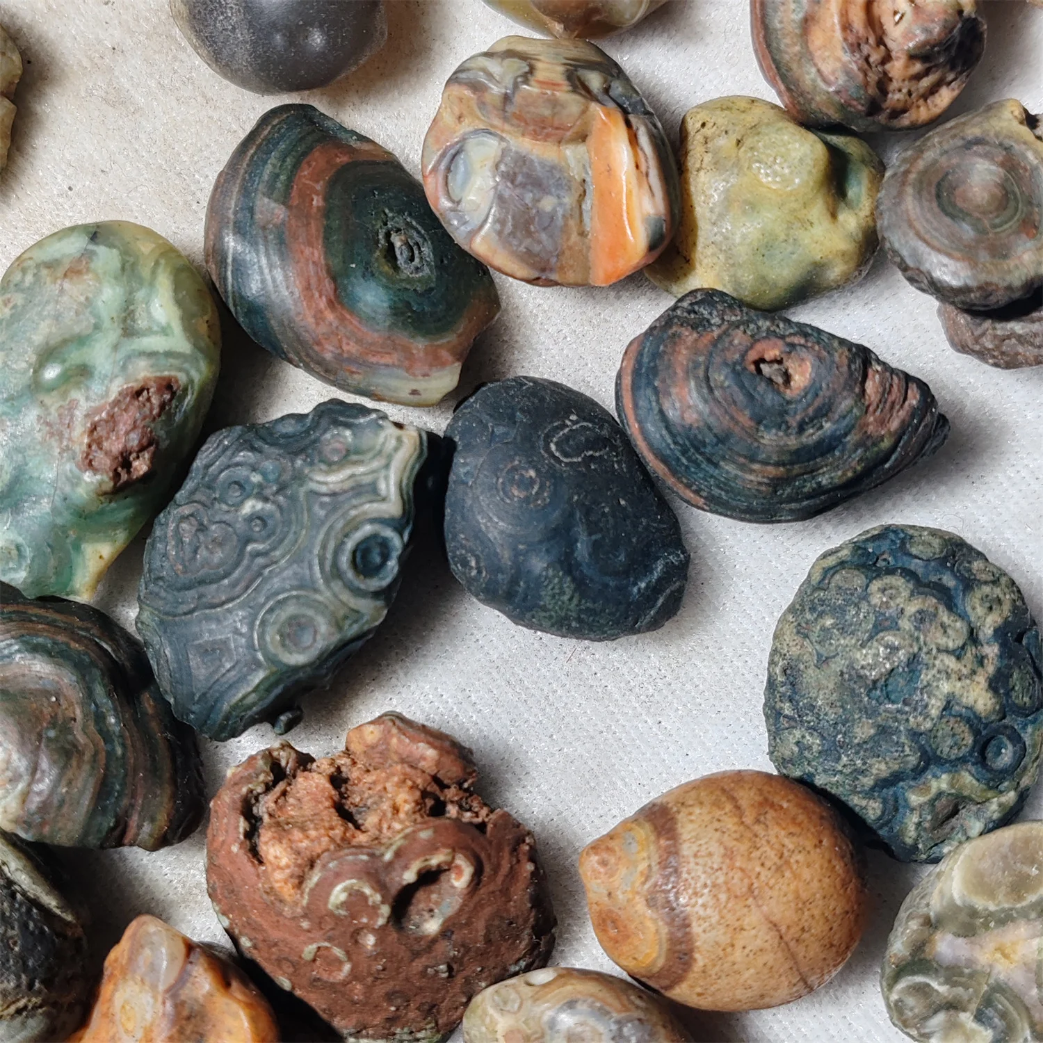 142pcs/lot Natural Precious Rare Magical Gobi Rough Stone Bulk samples Non-porous Special energy Precious stone Treasured admire