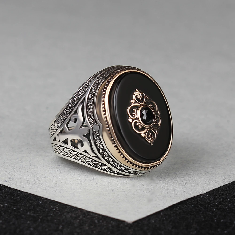 

Кольцо из серебра с ониксом