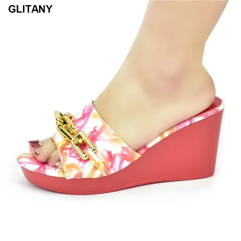 

Туфли женские из лакированной кожи, модные сандалии с металлической цепочкой, средней длины, на танкетке, в нигерийском стиле, женская обувь