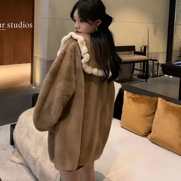 Рисунок 2 - Женское теплое пальто из искусственного