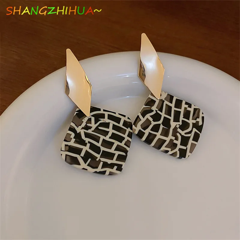 LV logo Earrings 2 | 3D Print Model