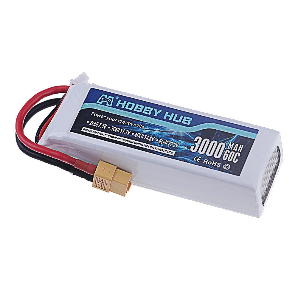 Batterie Lipo 14.8V 3000mAh 60C posée à côté d'un drone FPV, avec câbles et connecteurs visibles