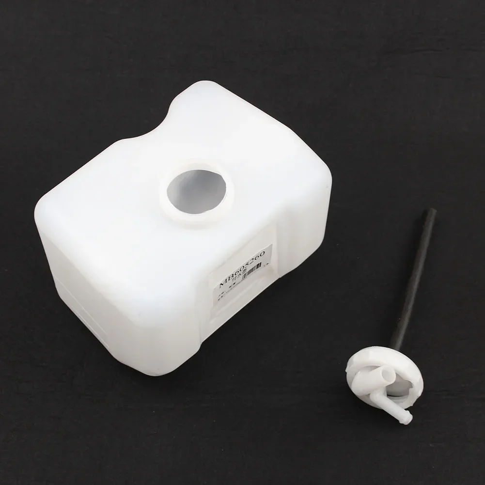 Car Coolant Reservoir Tank Coolant Overflow Reservoir Water Tank 1PCS MB605260 Fit For Mitsubishi Montero Pick-Up