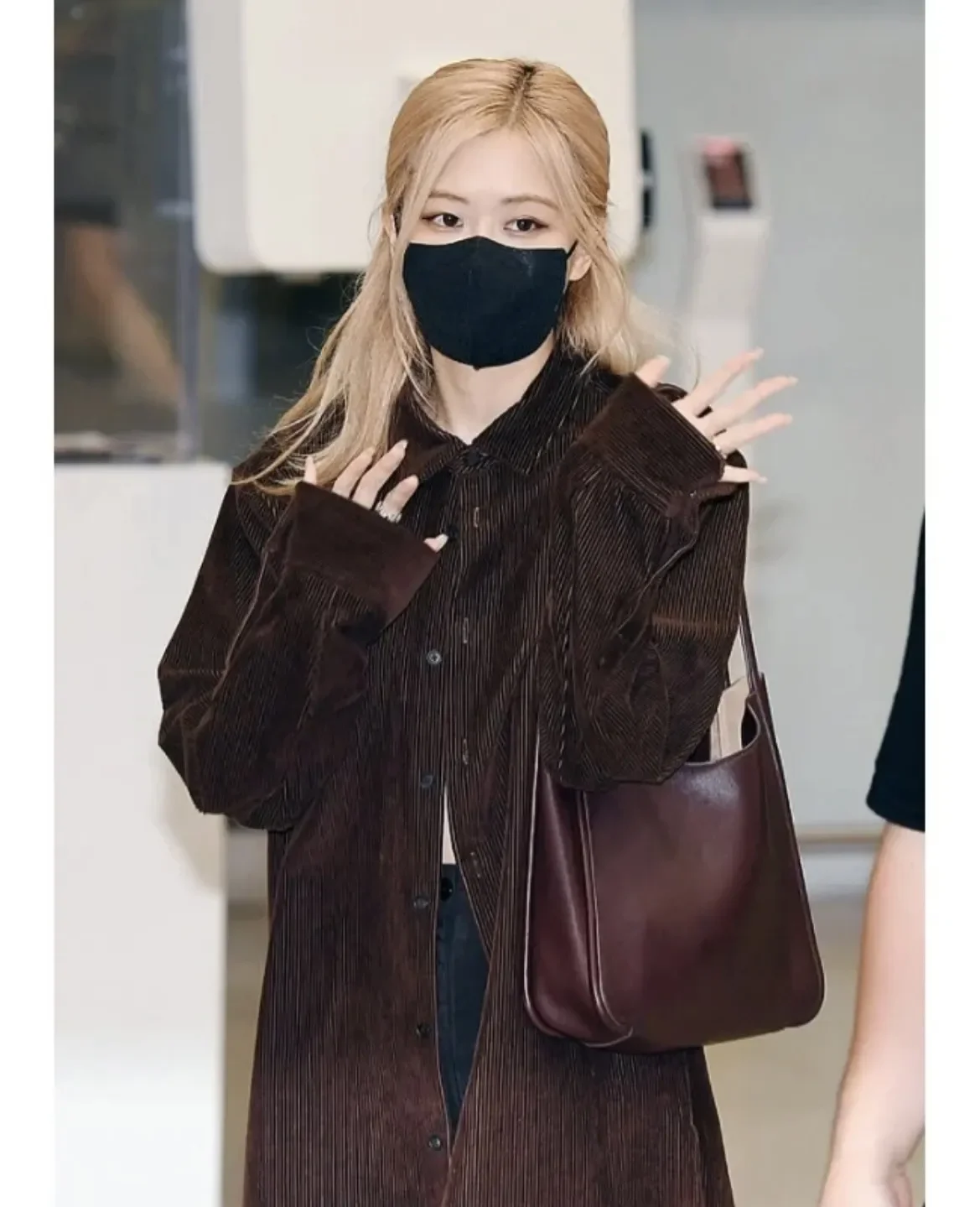 

TheR0w Cowhide Axillary Package Symmetric Tote Commuting Simple Lcu Single Shoulder Bag row