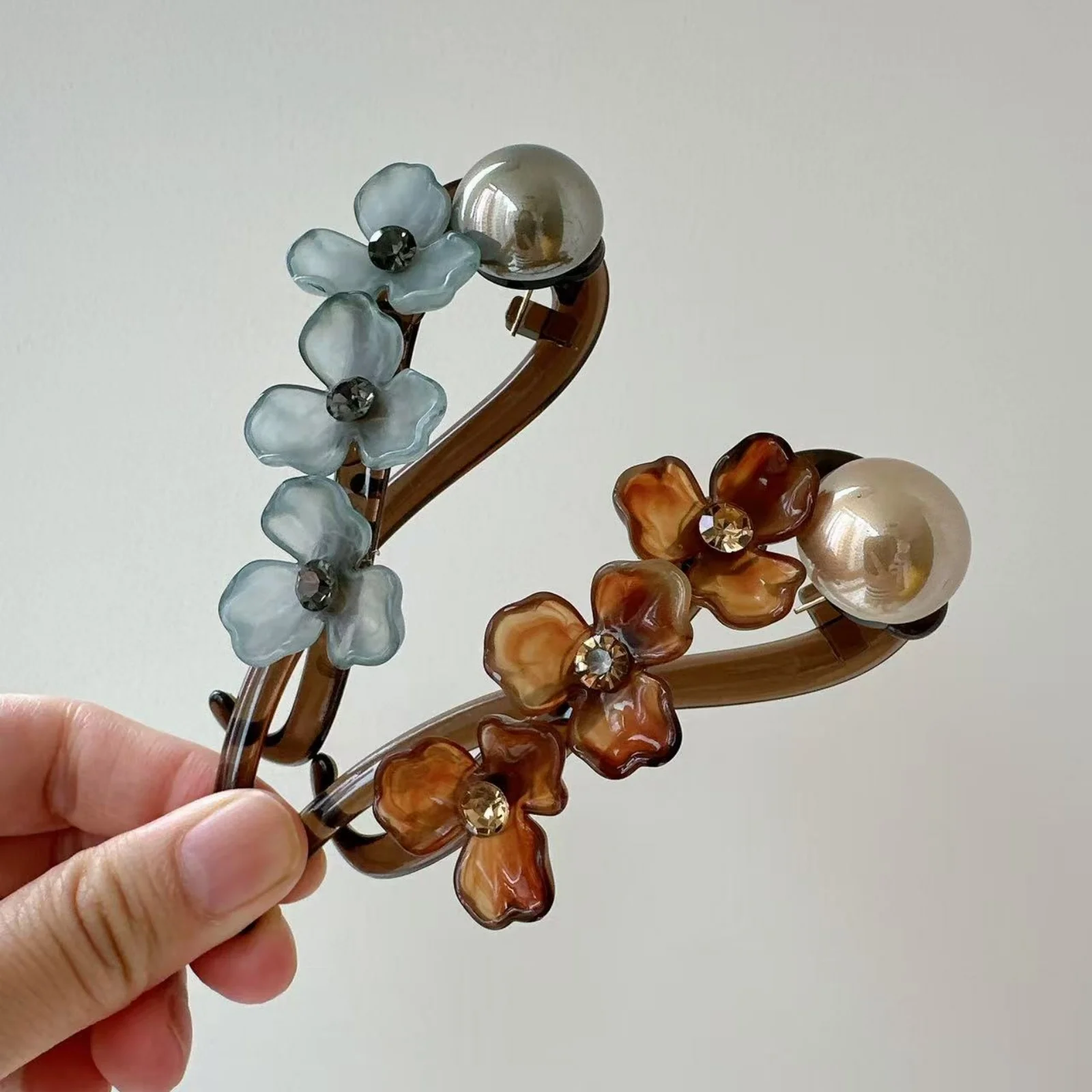 1PC Elegant Floral Hair Claw with Pearl, Multi - Color Flower Hair Clip for Women, Charming Hair Accessory for Updos