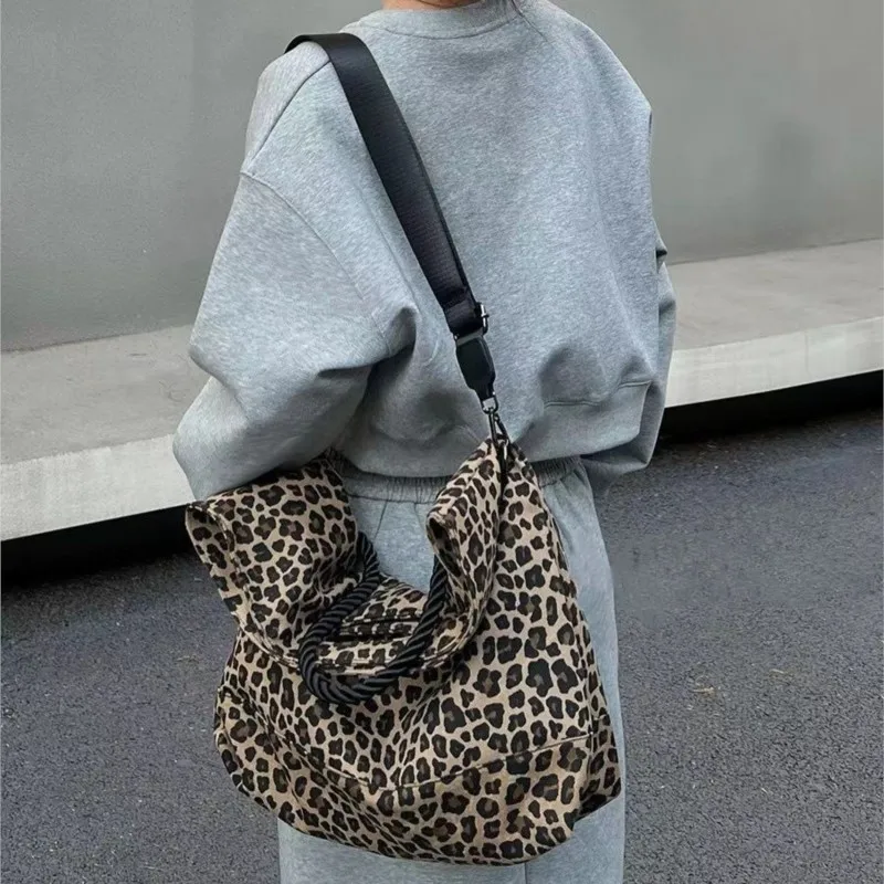 Retro Leopard Print Tote Bag Women Large Capacity Canvas Shoulder Bags Ladies Hot Girl Fashion Trendy Commute Crossbody Bag 2025