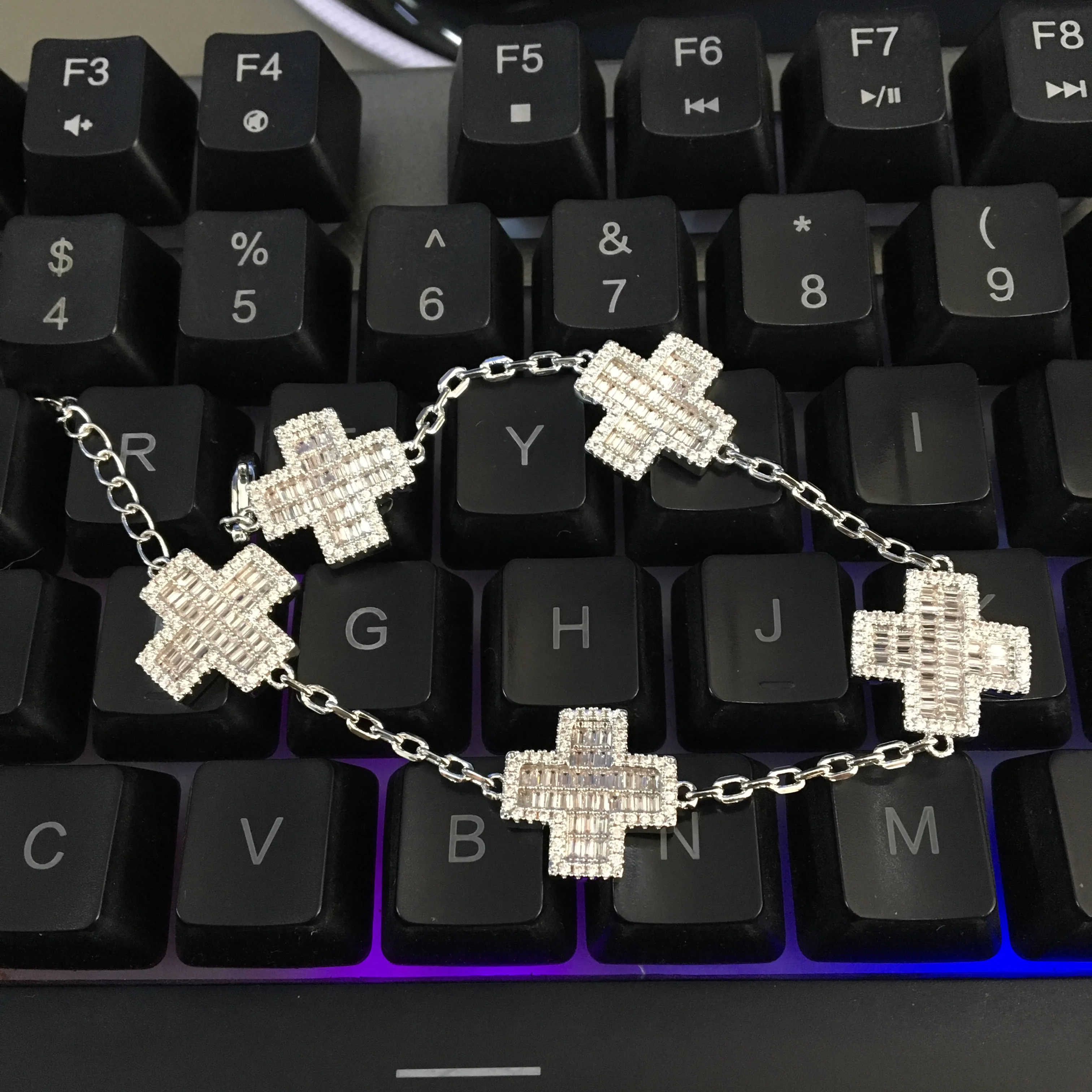 TBTK Bold Baguettecz Cross Bracelet Micro Paved Out Cubic Zirconia Charm Link Best Gift For Women Girl Hiphop Jewelry