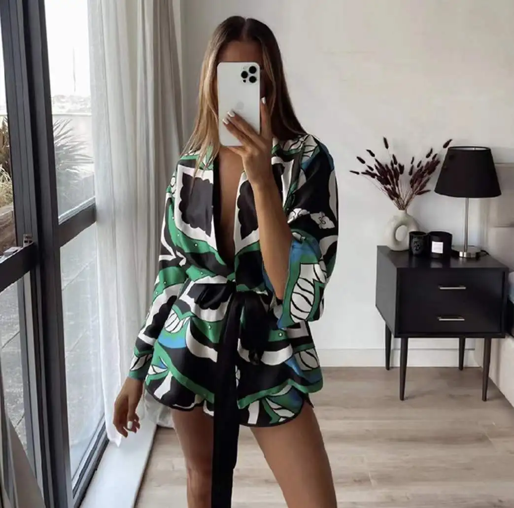 

2023 Summer Two-Piece Suit Sexy Woman Lapel Lace INS High-Waisted Shorts Leisure Blouse Specific Street Series Mature Charm