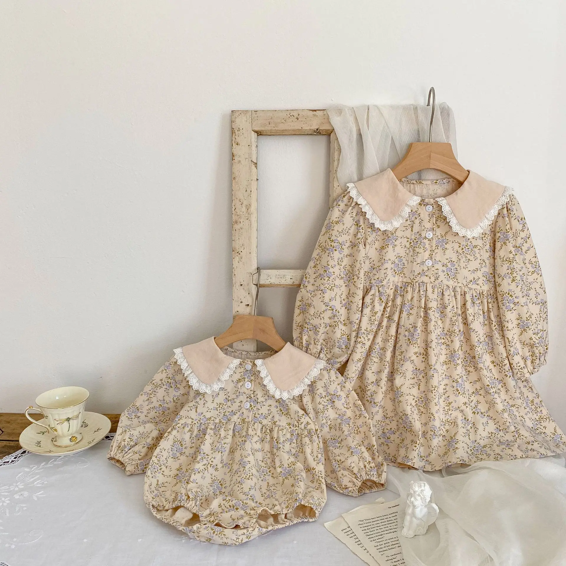 Frühling Herbst Mode Neue Hochzeits-Koreanische Kinderkleidung Baby Blumen-Strampler Mädchen Kinder Spitzen-Puppenkragen-Kleid Schwester-Outfit – Detail 5