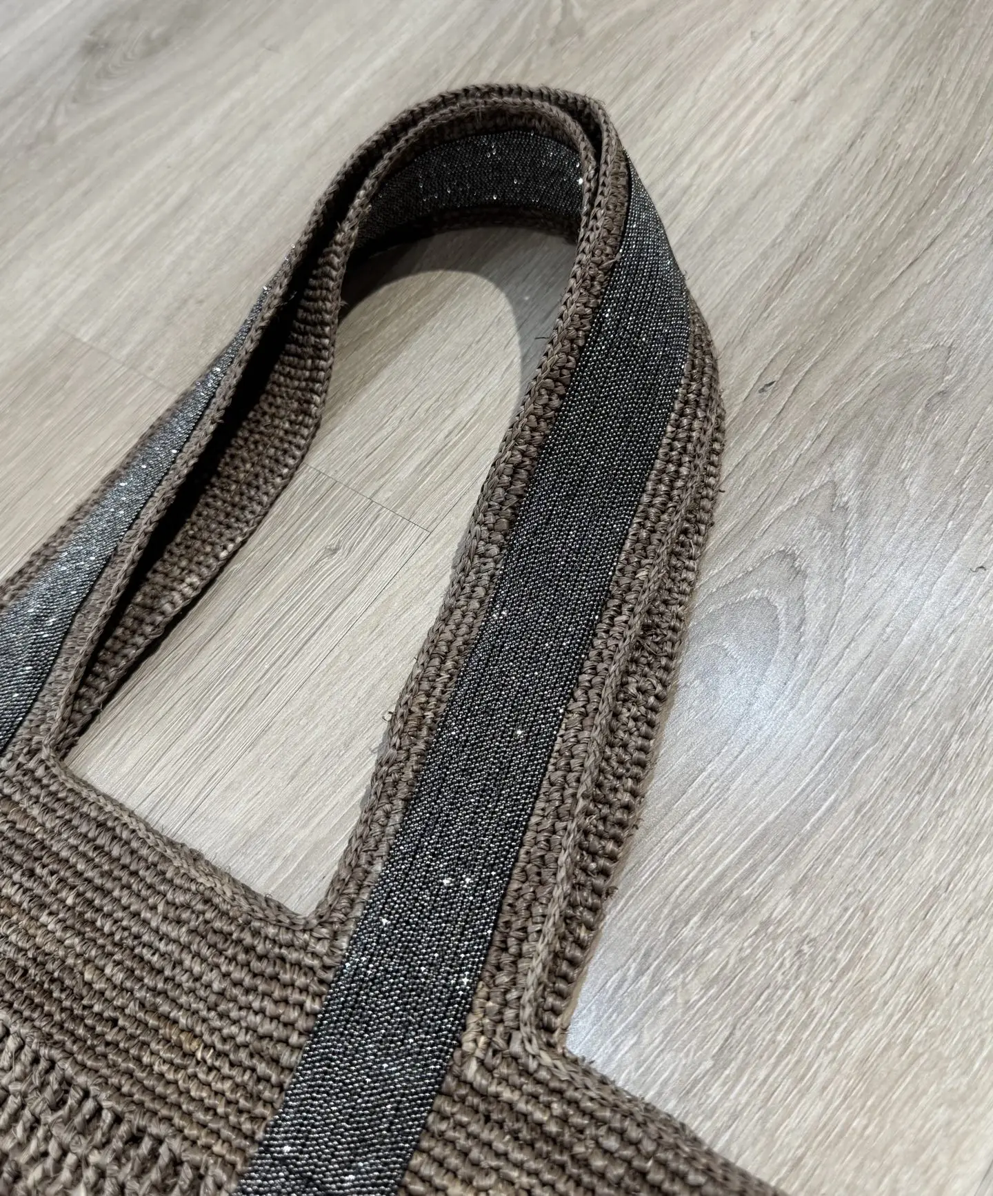 Large Capacity Simple Leisure Vacation Straw Shoulder Bag Raffia Hand-Woven Hollow Net for Storage and Crossbody Use