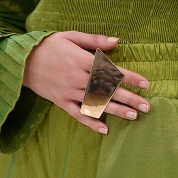 Vintage Design Exaggerated Metal Ring Party Woman Accesories 2025 Statement Oversized Geometric Finger Rings Dress Jewellery
