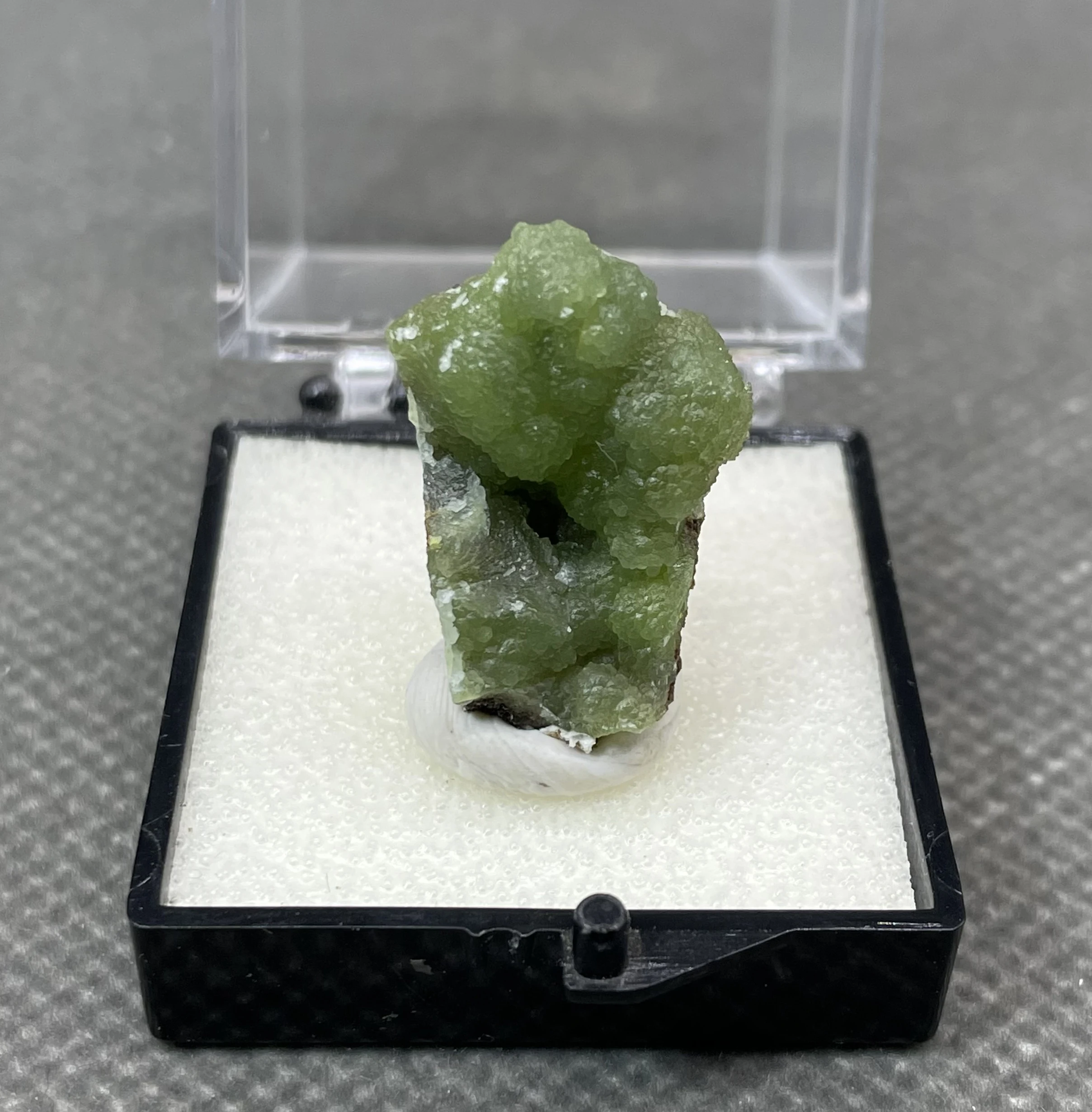 Natural rare Pyromorphite mineral specimen + box size 3.4 cm + healing quartz crystals and stones rock gemstone 4