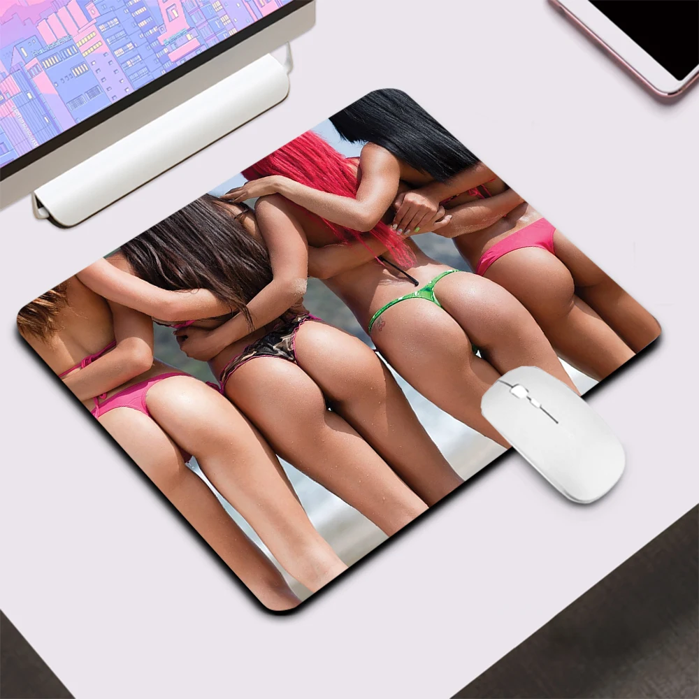 маленькие жопы 