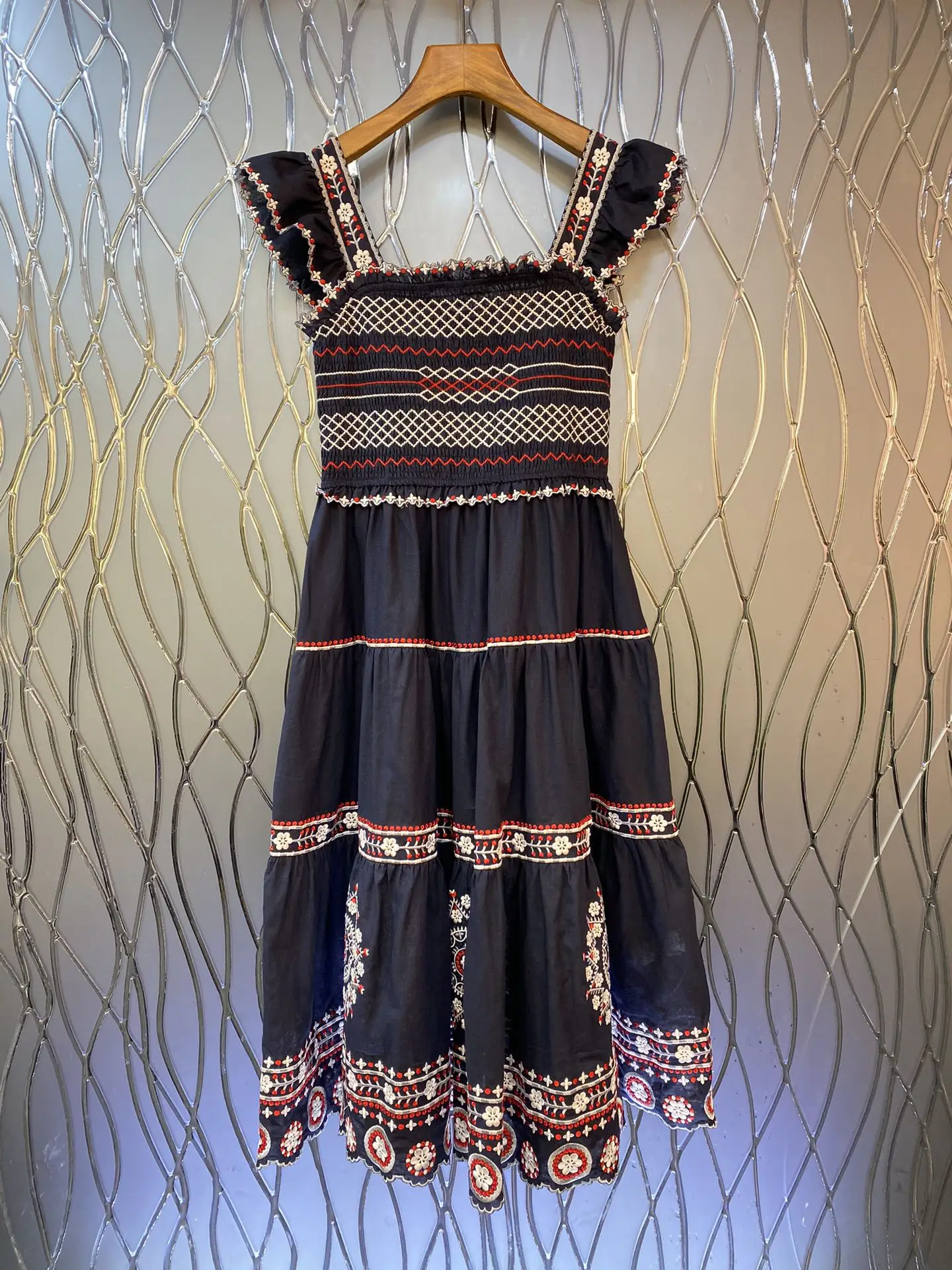 

2023 autumn and early winter fashion new women's clothing Embroidered Suspender Skirt 0802