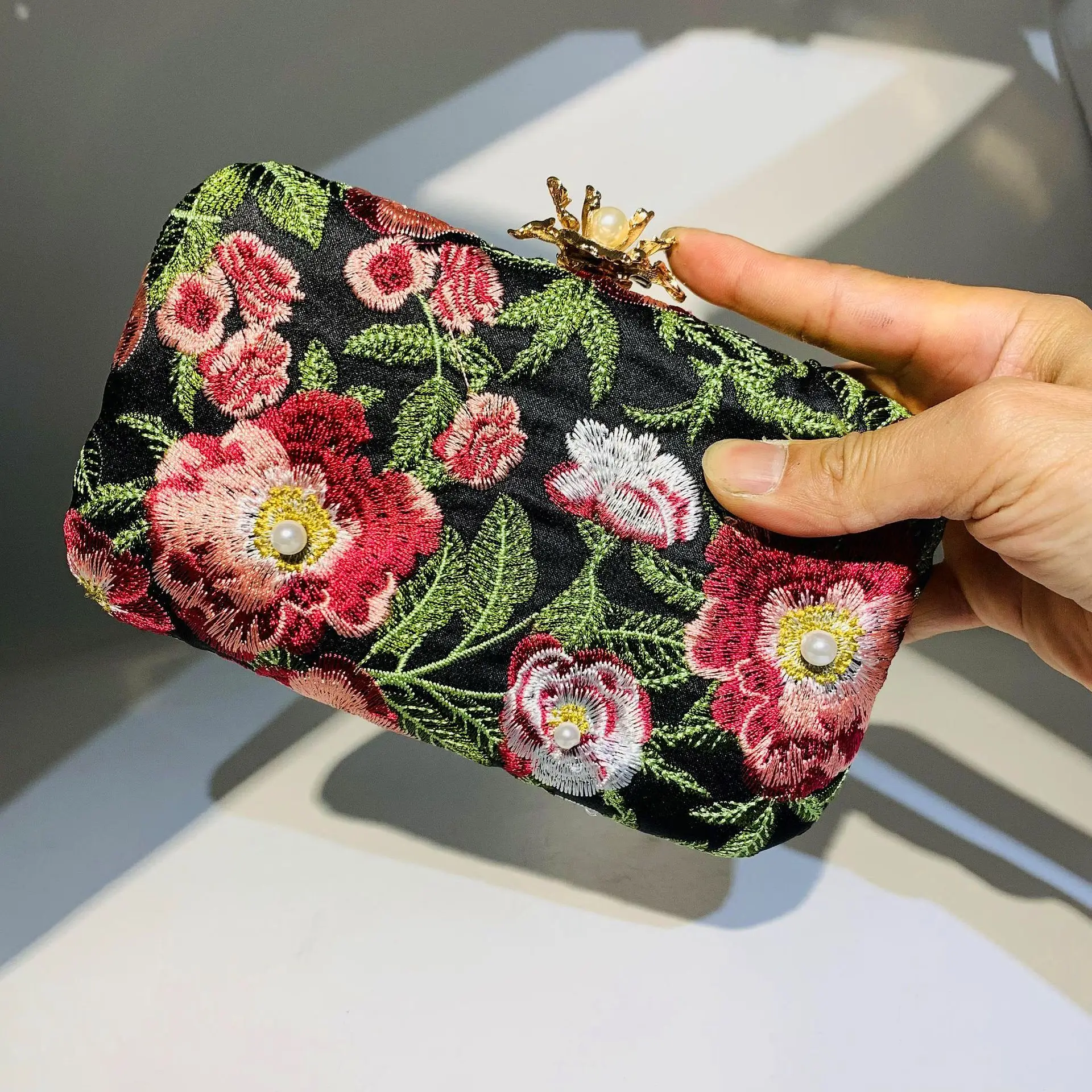 Women Embroidery Flowers Evening Clutch Bags Diamond Banquet Shoulder Bags Wedding Dinner Wallets Purse 4 Colors shoulder bags,women evening bag