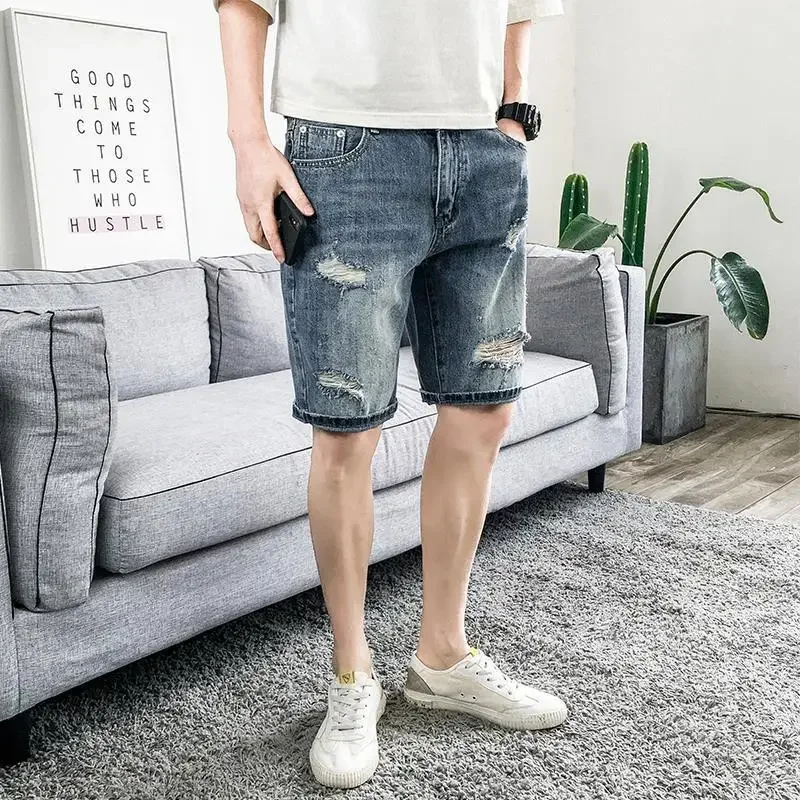 thumbnail image 1 of Pantalones cortos de mezclilla para hombre, bermudas rotas, pantalones vaqueros cortos de media longitud para hombre, moda coreana, azul grosero, emo, talla XL, tendencia de corte retro de verano 2024, 1 of 5