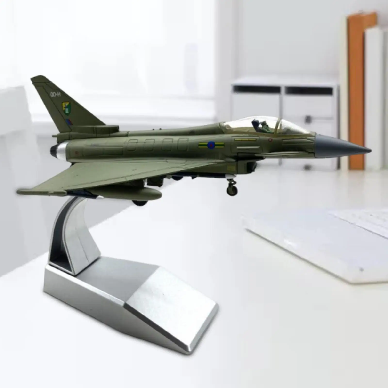

1: 100 сплав, Европа, модель Typhoon, реалистичное украшение