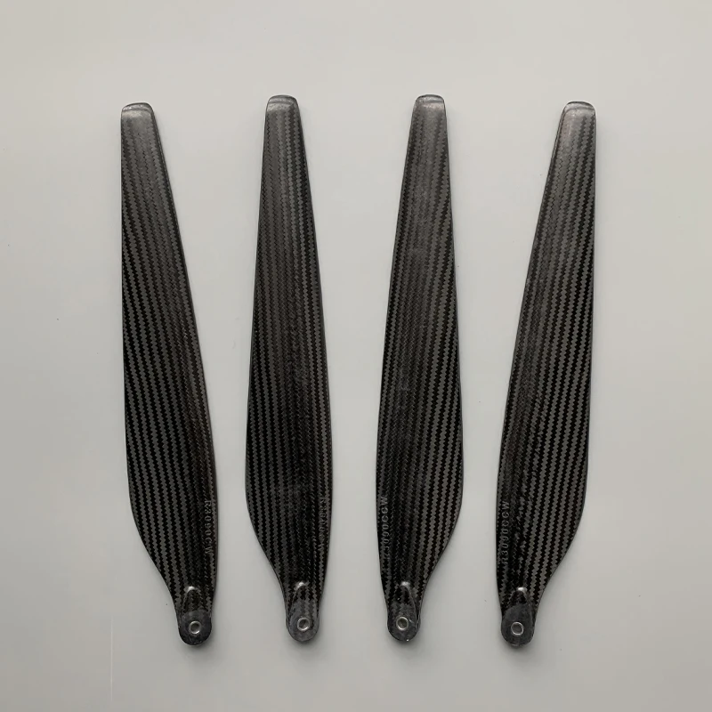 Hélices carbone 30 pouces CW CCW pour drone agricole, montées sur un moteur Hobbywing X8.