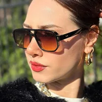 Marque de mode carré femmes hommes lunettes de soleil rétro Rivets femmes marque concepteur nuances UV400 lunettes de soleil nuances 2