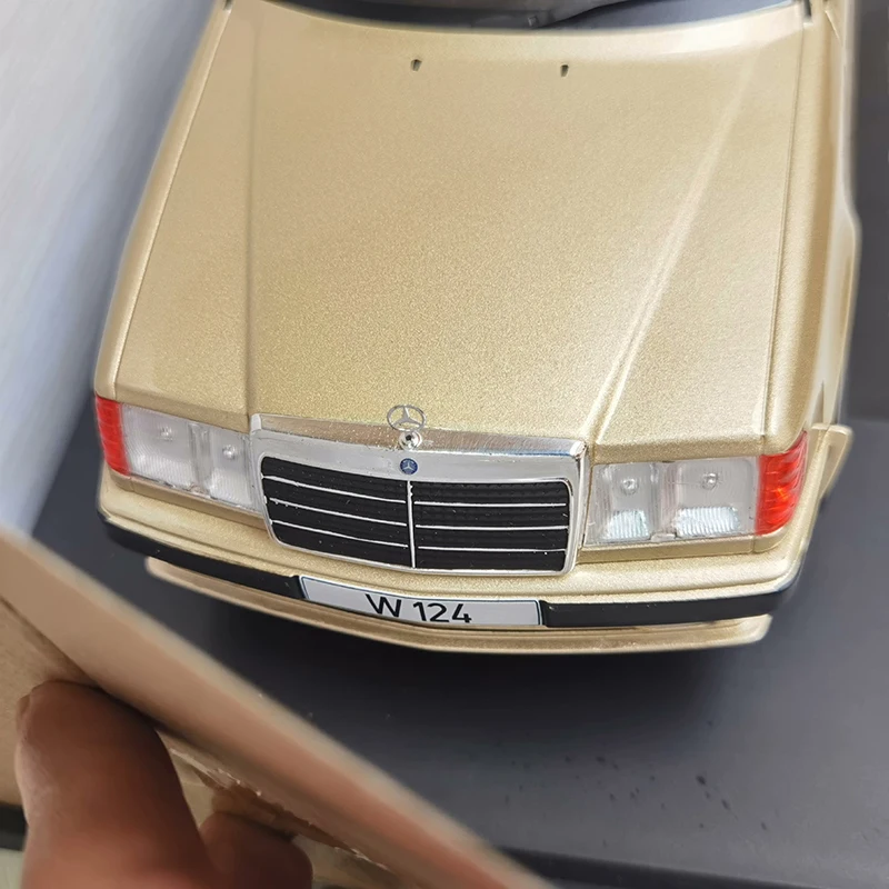 Mercedes  W124 E320 1/18 ダイキャストモデルカー Amazon | 1/18 Mercedes Benz E-KLASSE E320 Limousine