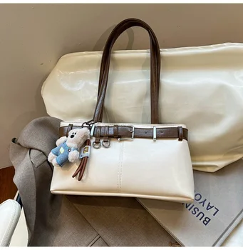 Borsa a Tracolla in Pelle da Donna con Dettaglio Cintura e Orsetto, per Ufficio Quotidiano, Streetwear, Viaggi nel Weekend, Shopping e Corseposte