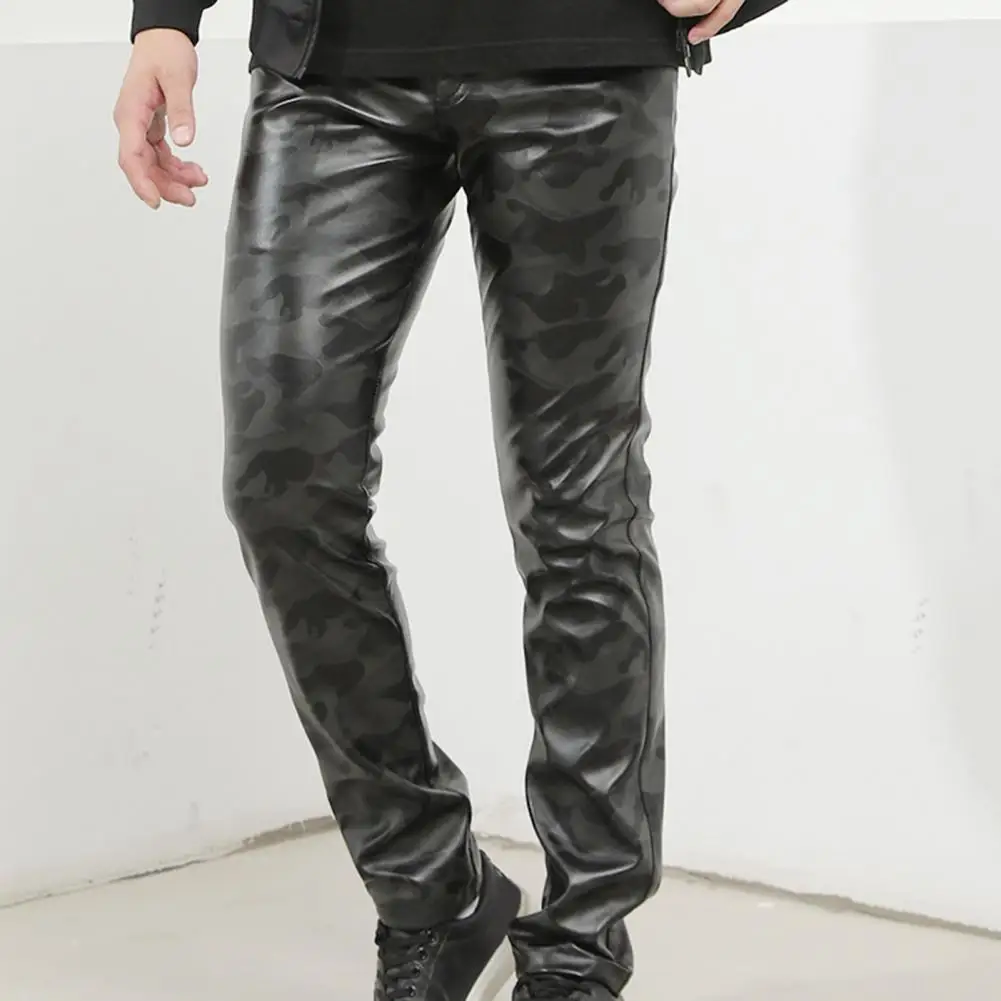 

Terrific Winter Leather Pants Solid Color Skin-friendly Pockets Men Leather Trousers Slim Men Pencil Trousers for Dating