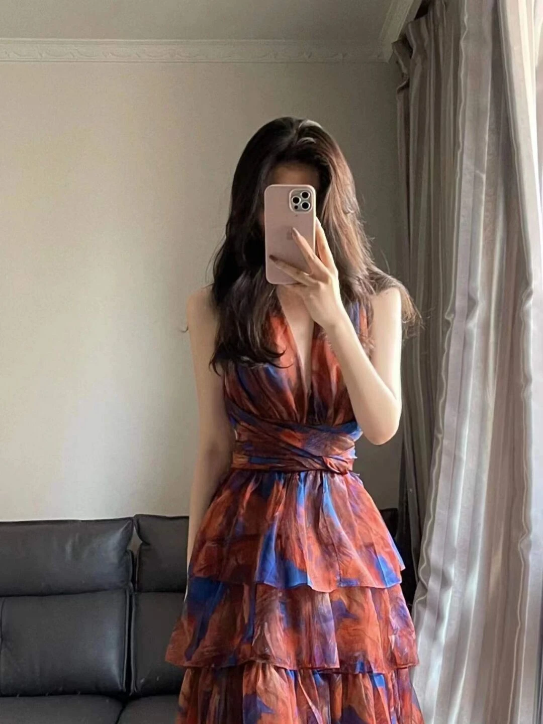 فستان طبقات ملون بتصميم أنثوي ناعم