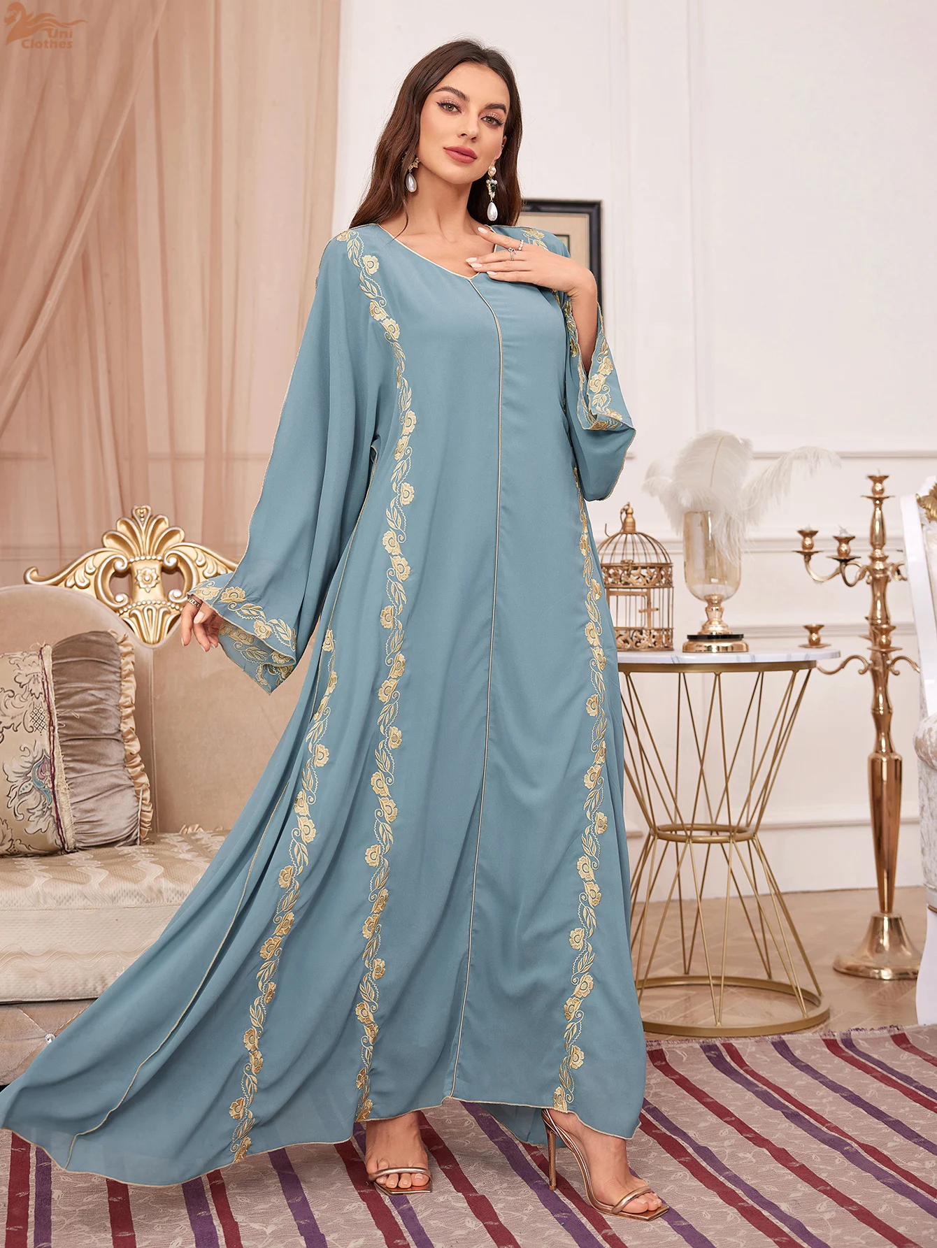 جلابية أزرق رمادي بتطريز ذهبي جانبي
