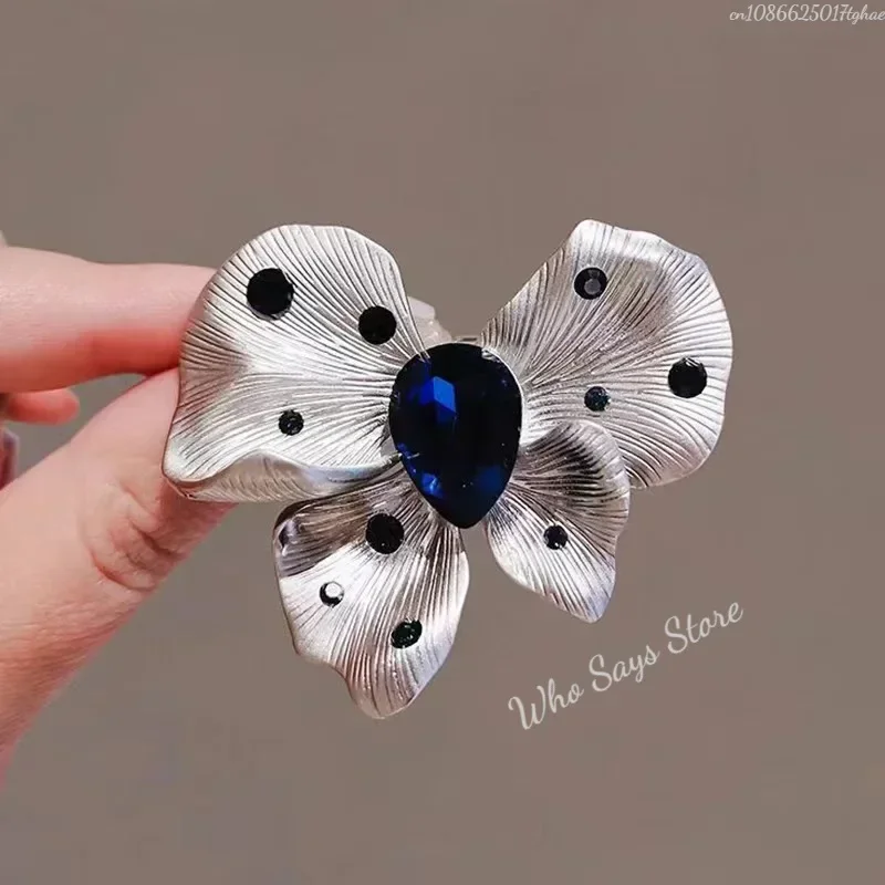 Clothing brooch 1PCS New Tulip Flower Golden Brooch Elegant Design Sense Rose White Stone Jewelry Luxury Brooches