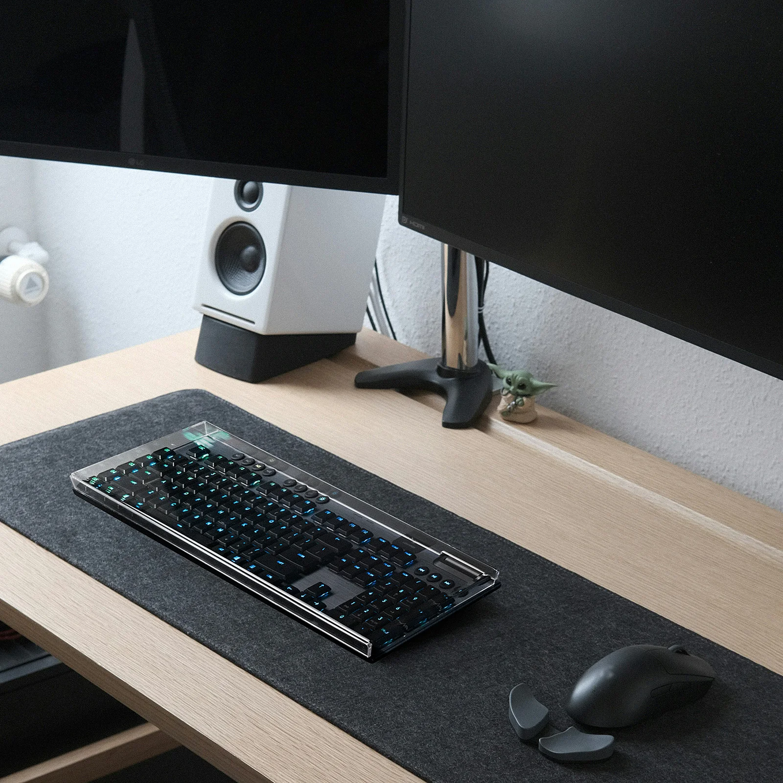 Geekria - Funda antipolvo para teclado de tamaño completo, acrílico