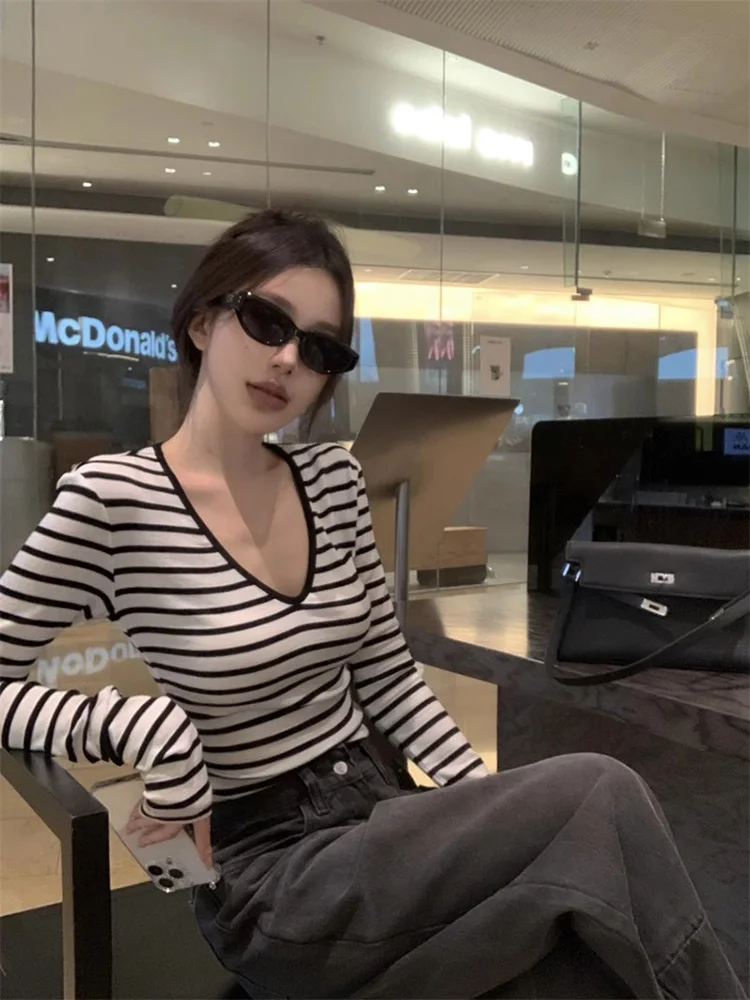 Slim Fit V-Ne Long Sve T-irt Women's Autumn New Sle Basic Layering Top Trendy Striped Pattern Bla White Casual Com...