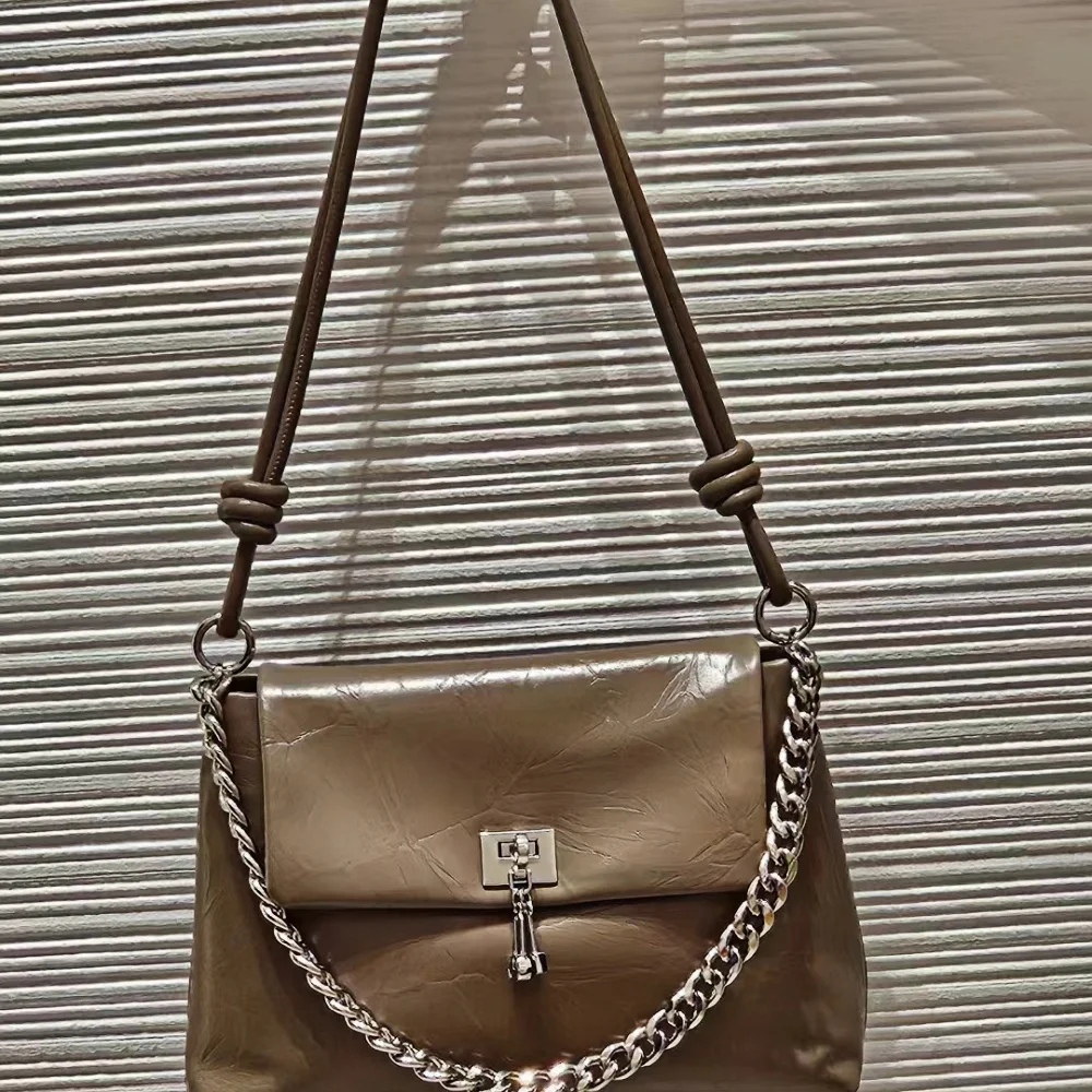 Simple and Versatile Chain Shoulder Bag for Women, Commuter Bag, Fashionable Armpit, High-End, New, 2024