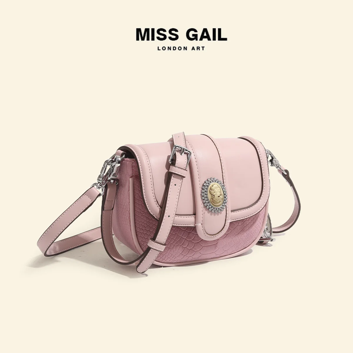 

Winter New Exquisite Velvet Plush Saddle Bag Single Shoulder Crossbody Women's Bag Solid Color Versatile Women's Bag