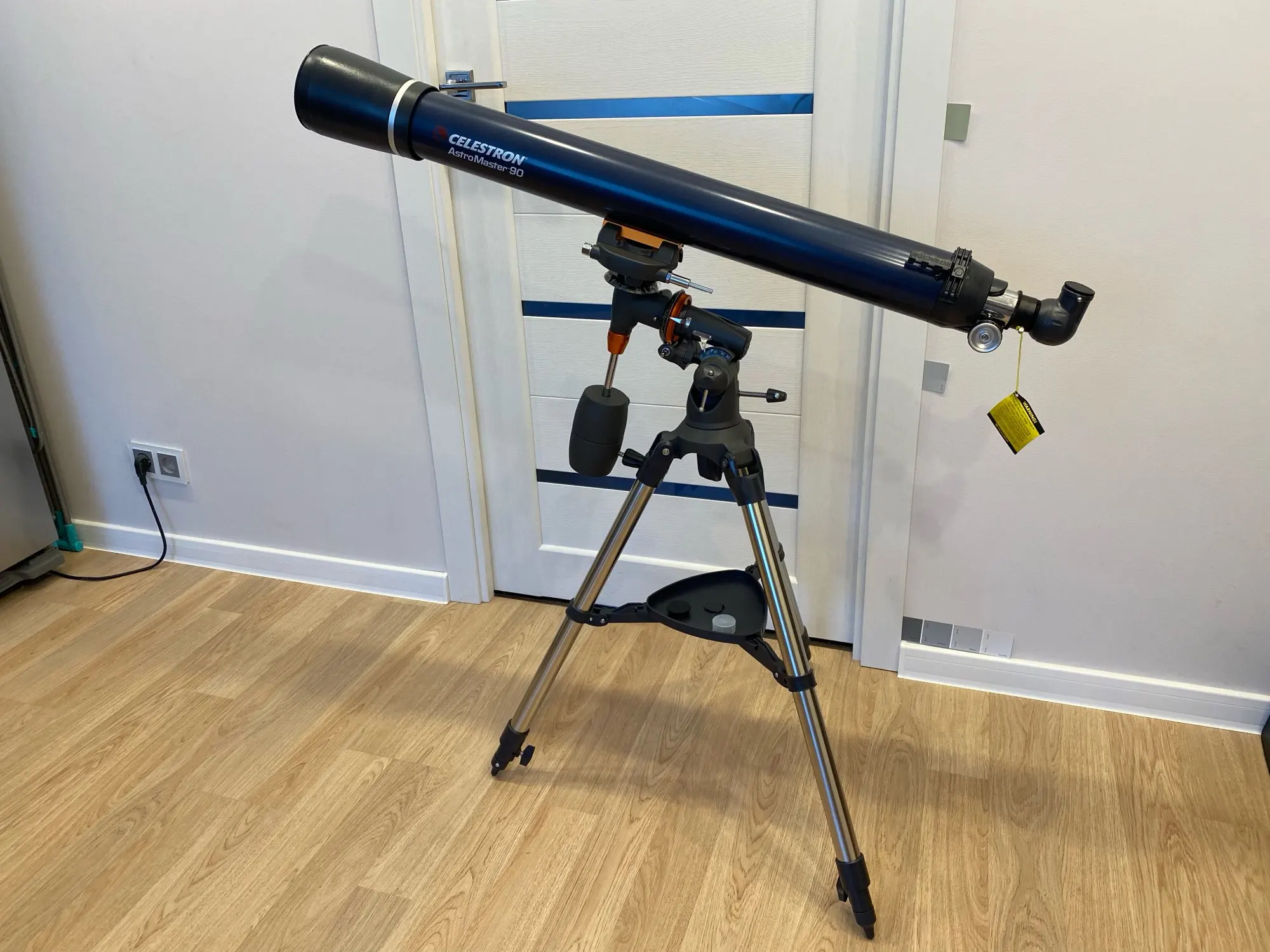 Celestron AstroMaster 90EQ 90mm f/11 Refractor Telescopic #21064