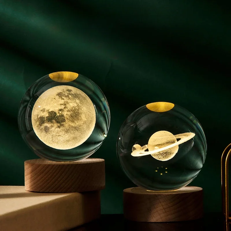 Astronauti Illuminazione Galaxy Crystal Ball Night Light 3D Laser Carving Girl Fidanzate Regalo Di Compleanno Sistema Solare Moon Home Decor