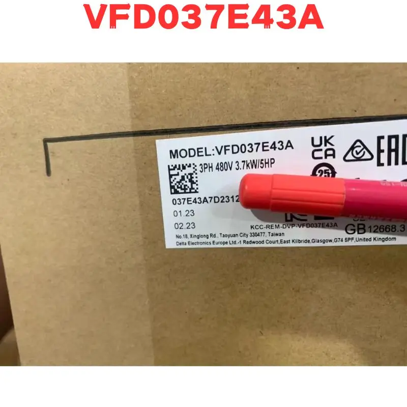 

Новый оригинальный инвертор VFD037E43A