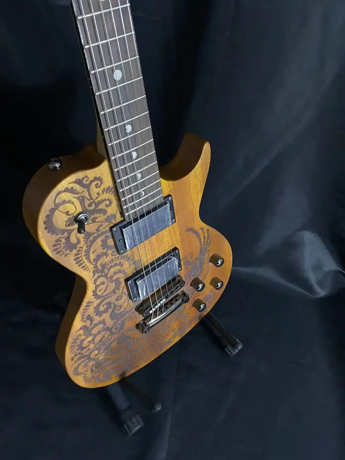 

Factory Customized 6-string Electric Guitar High Quality Professional Hot Sale