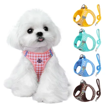 Cat Harness with Fresh Plaid Pattern, Adjustable and Reflective Pet Harness for Small Dogs and Cats, Anti-Breakage