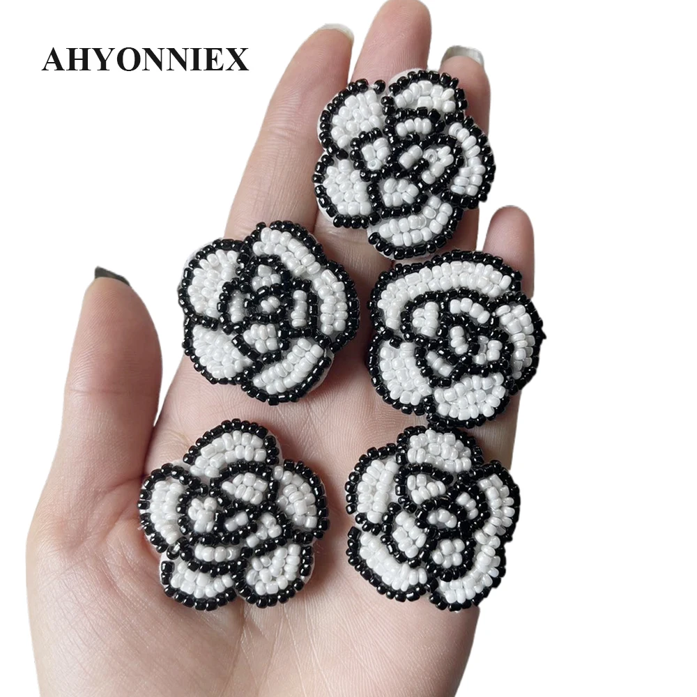 5 Teile/los Gnade Kamelie Blume Perlen Patches für Kleidung Hut Nähen Auf Patch Abzeichen Applique Gute Qualität Kleine Patches