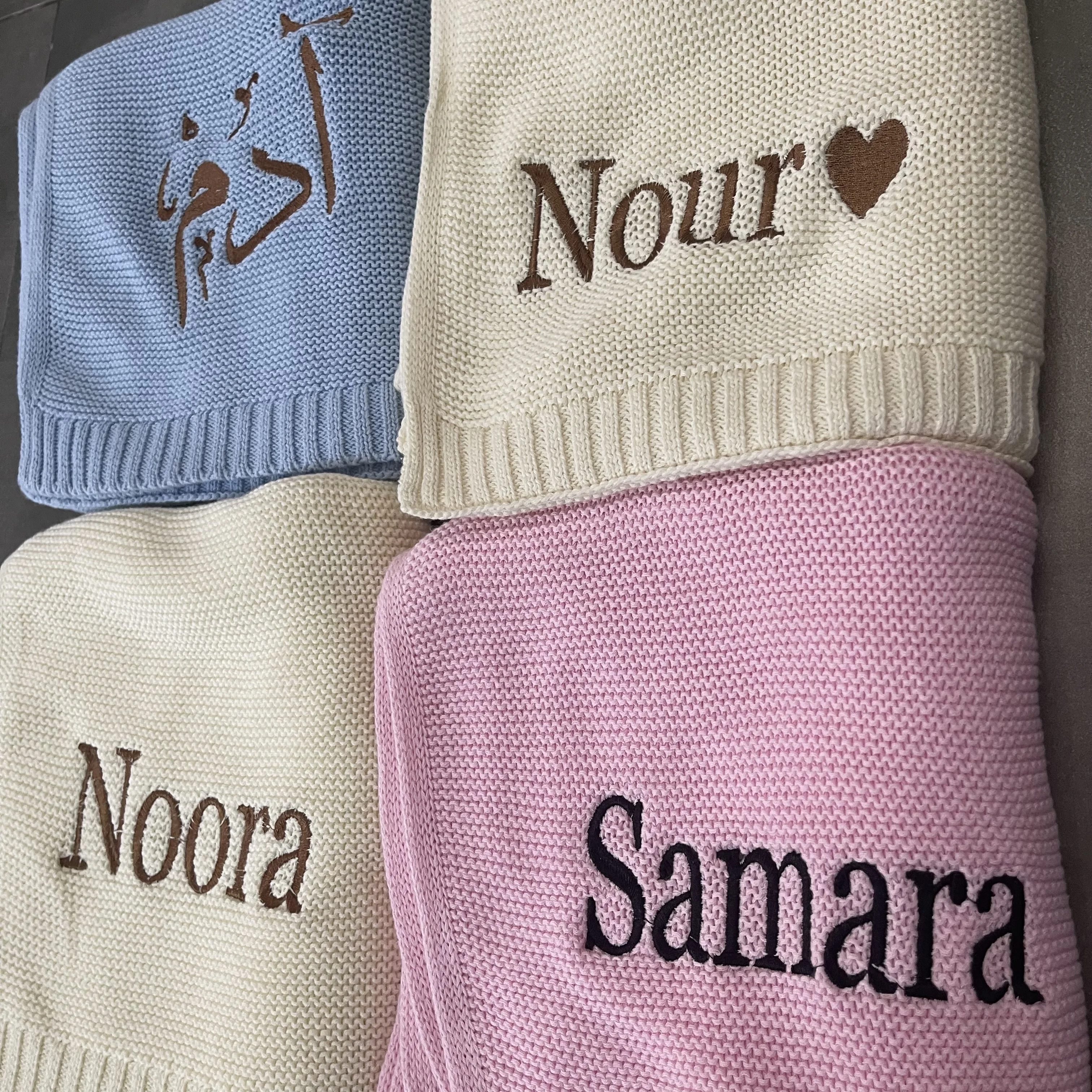 Coperta per bebè lavorata a maglia nome personalizzato Baby Shower regalo per neonato coperta morbida e traspirante coperta per pisolino in cotone per bambini ricamata