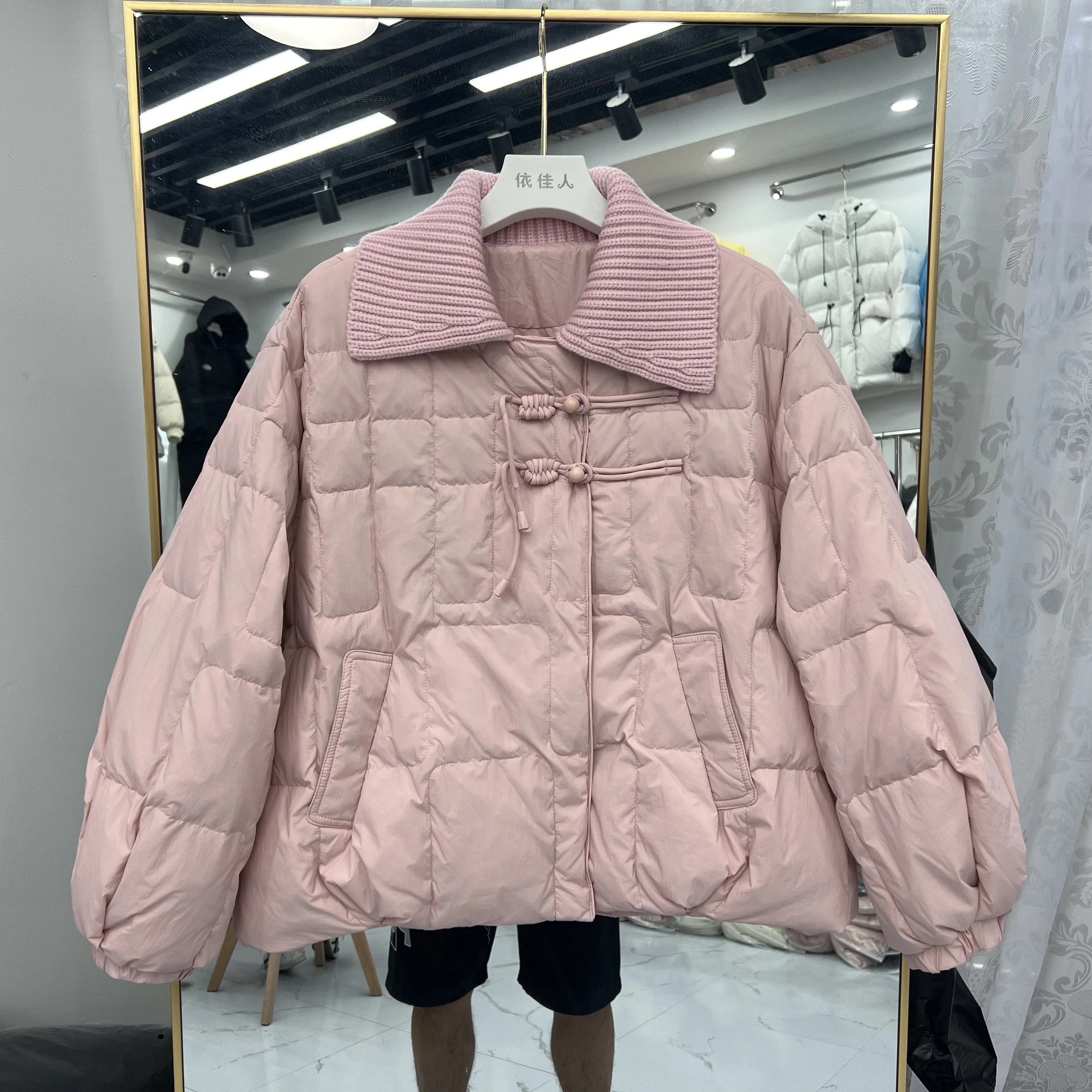 

Winter 2023 New Fashion Down Jacket for Women Lapel Pearl Buckle Long Sleeve Solid Color Casual Warn White Duck Down Coat L590