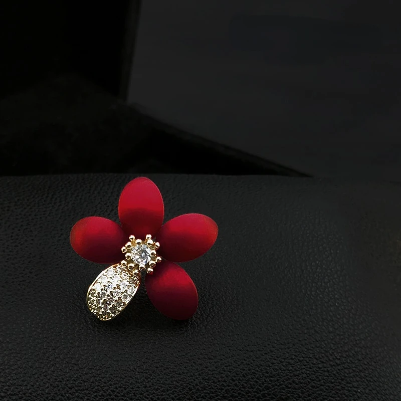 Original Red Small Brooch Luxury High-End Mini Flower Collar Pin Suit Corsage Accessories for Women Rhinestone Jewelry Gifts Pin