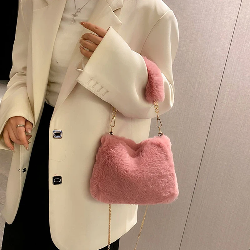 Simple Faux Fur Tote Bucket Bag Metal Chain Crossbody Bag For Women's Daily Casual Use Plush Bag Furry Purse