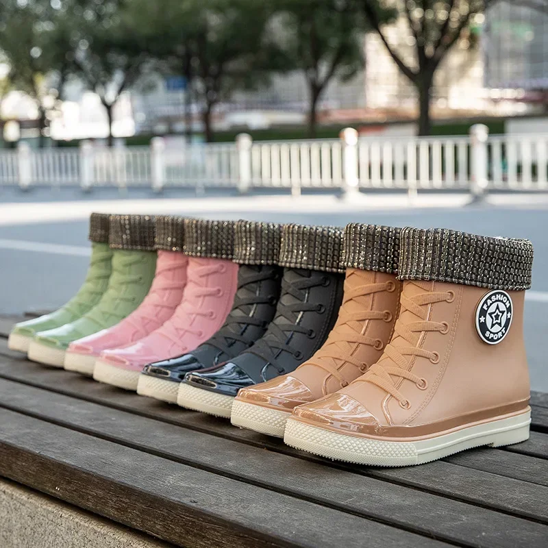 Waterproof Shoes Women's Rain Shoes Short Sleeve Student Korean Edition Plush Cotton Warm and Anti slip Rain Shoes Plastic