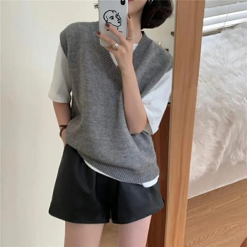 

Early Autumn 2023 New Korean Version Loose and Slim Versatile V-neck Knitted Sweater Casual Vest Coat for Women