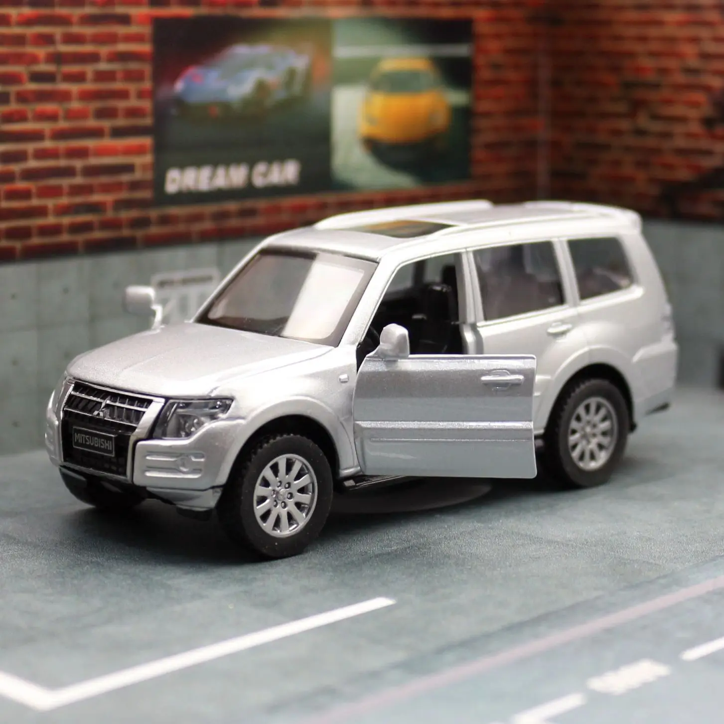 Amazon.co.jp: ミニカー スケールモデルカー 1/43三菱パジェロ
