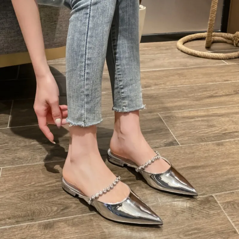 

Новые модные женские туфли с острым закрытым носком и украшением в виде цепочки, Элегантные повседневные удобные тапочки на низком каблуке